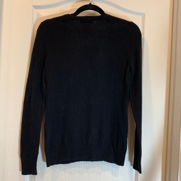 Lord & Taylor – 100% Cashmere Fine Knit Sweater - V-neck - Picture 2 of 3